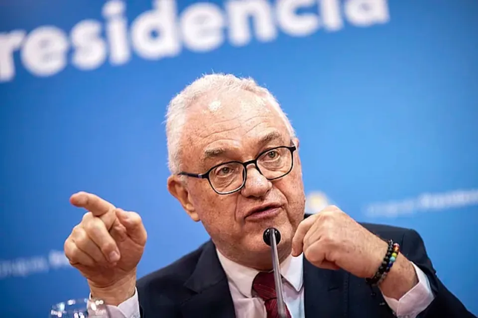 Uruguay descarta restablecer relaciones con Venezuela: Delcy Rodríguez es ilegítima
