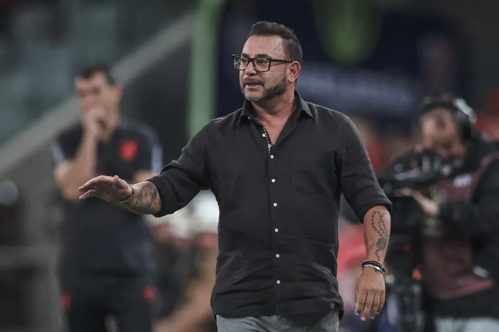 Treinador ex-Atlético-MG pode sofrer punição por atitude ríspida na liga mexicana