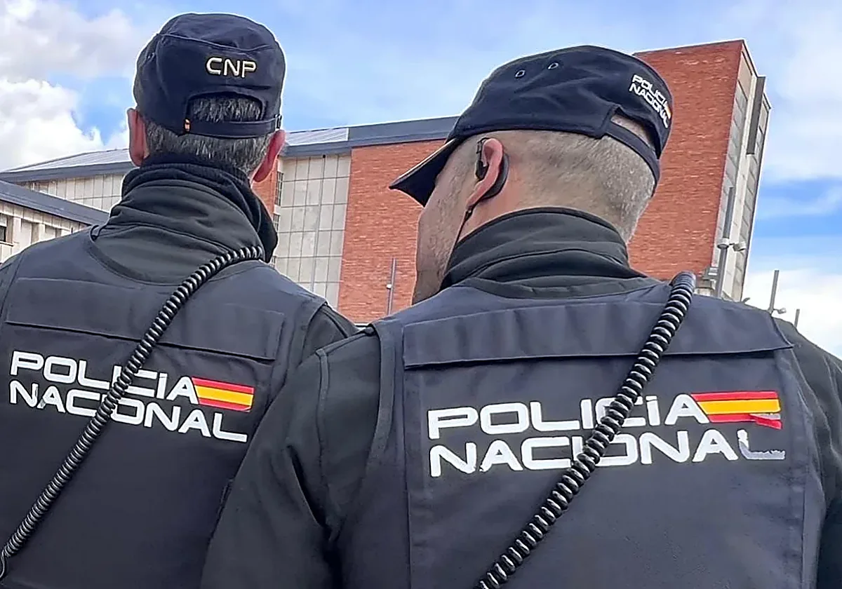 Rescatado a contrarreloj un hombre colgado de un noveno piso en Gran Canaria