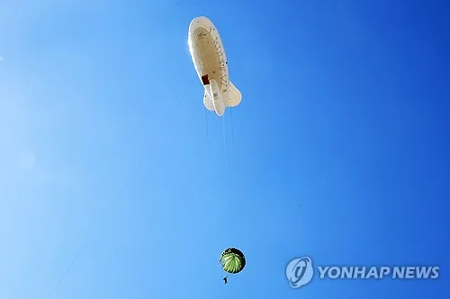 포항 상공 300ｍ서 낙하산 강하…해병대·육군 장병 190여명 훈련