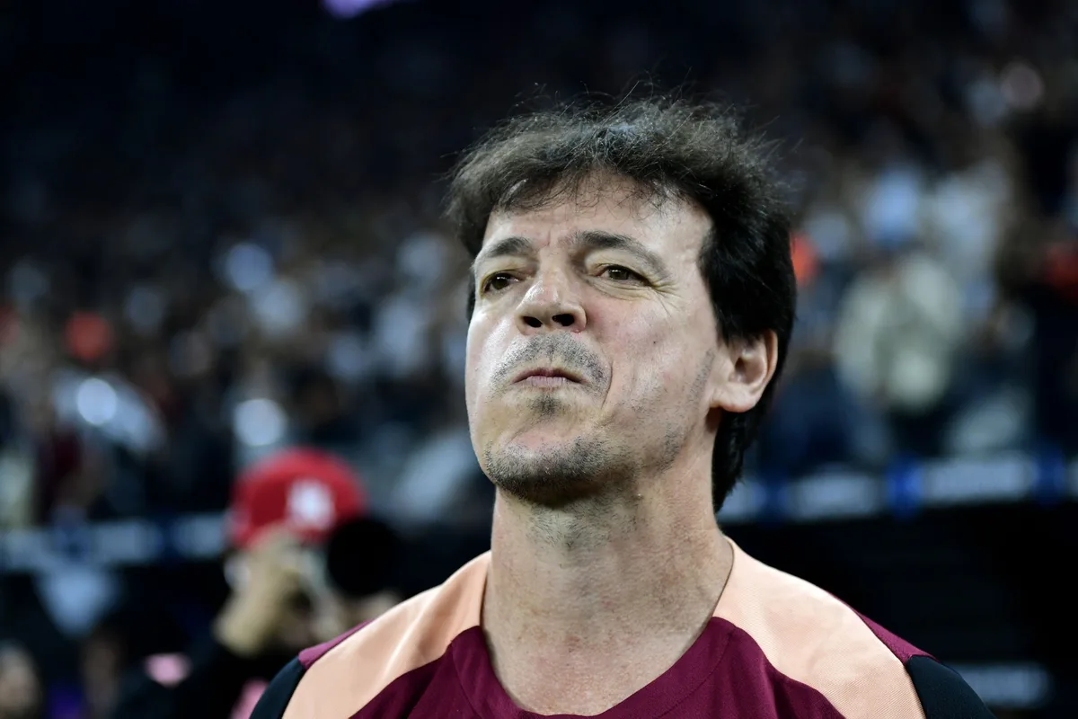 Diniz elogia entrega do Corinthians e poder de decisão de Memphis: "Ele tem um brilho diferente"