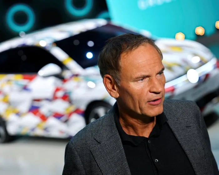 VW workers boo boss as he urges them to ‘pull together’ amid job cuts