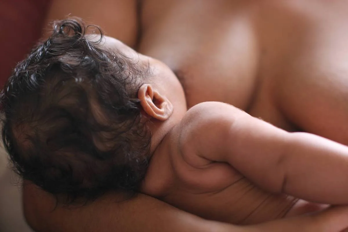 O que a mãe come na amamentação faz diferença no ganho de peso do bebê?