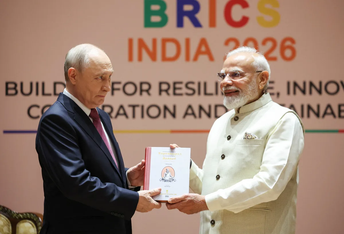 美 압박에도 손잡은 모디·푸틴…“BRICS, 서방 대안 플랫폼으로”