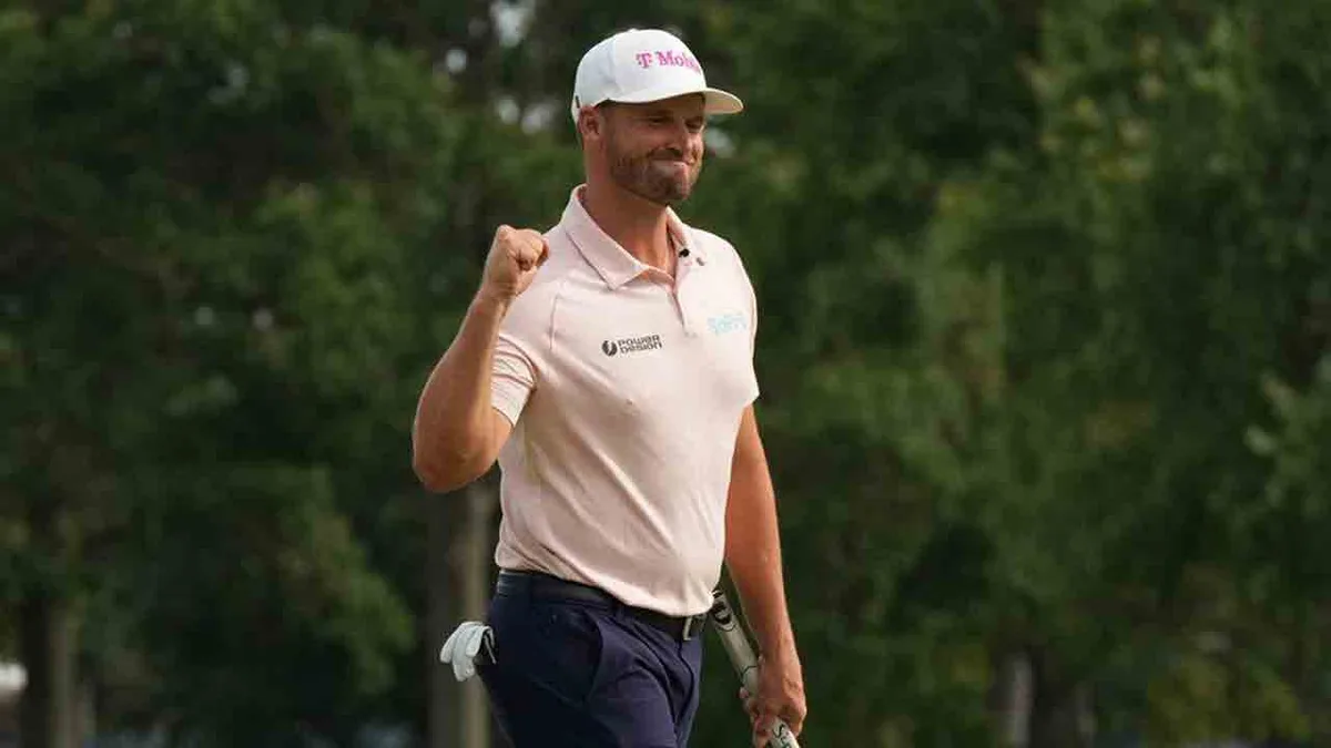Clark holds off McIlroy to capture BMW Championship for 3rd win this year