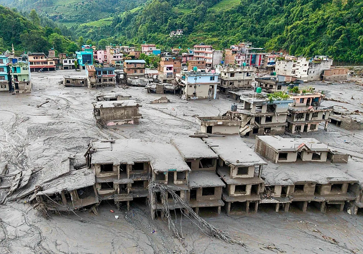Las víctimas de la catástrofe de Nepal aumentan a 165 muertos y casi 1.500 desaparecidos