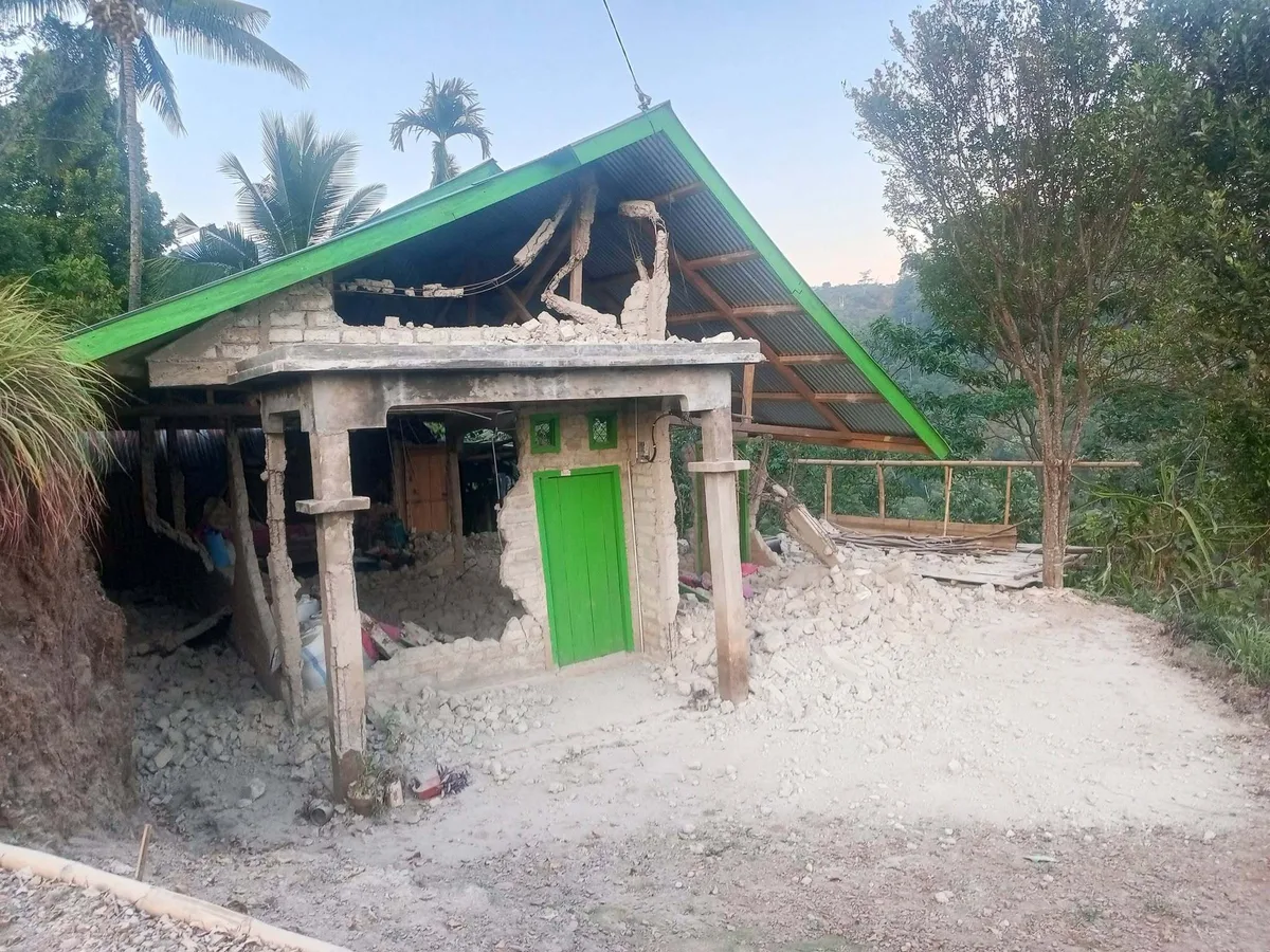 Terremoto de magnitud 7,7 en Indonesia, con réplicas de 5,6 y 5,9