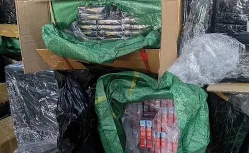 Marina asegura más de dos millones de cigarros apócrifos en el AICM; provenían de China documentados como "palillos perfumados"