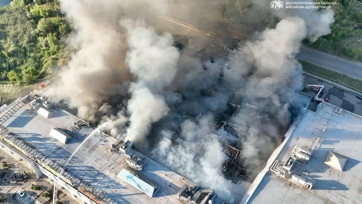 Russian and Ukrainian attacks kill 5 a day after deadly shopping mall drone strike