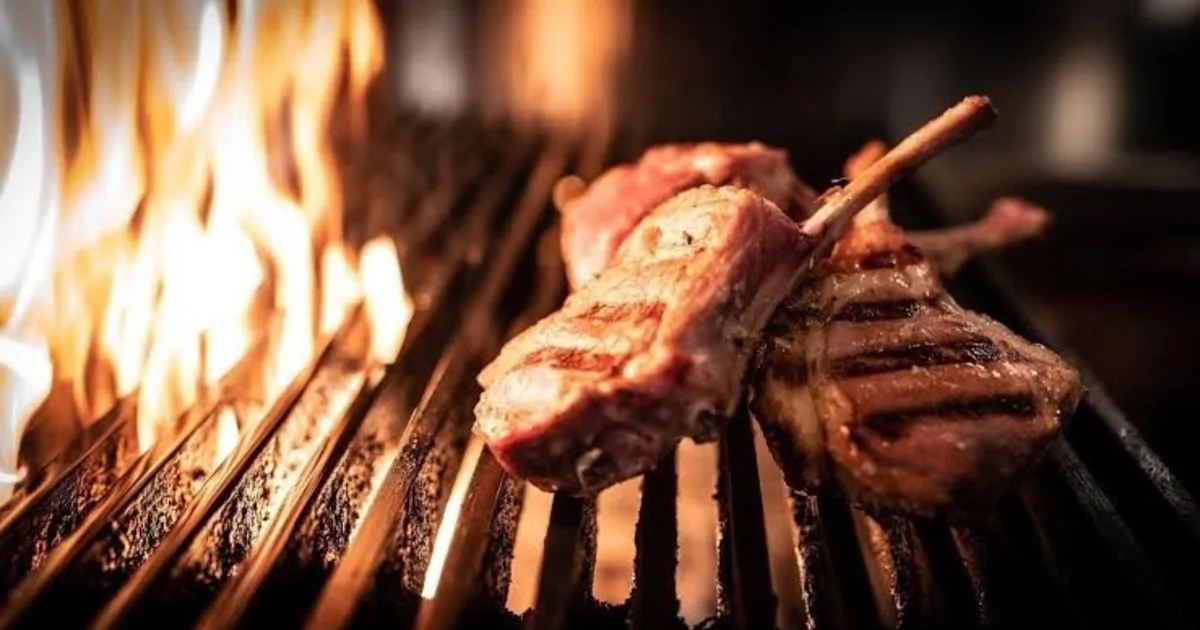 Carbón o Leña: qué cambia en el asado, cuál conviene usar y qué casos