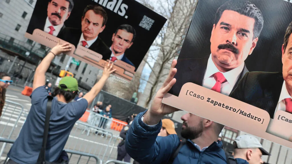 'Estamos firmes', diz Maduro ao publicar fotos da prisão