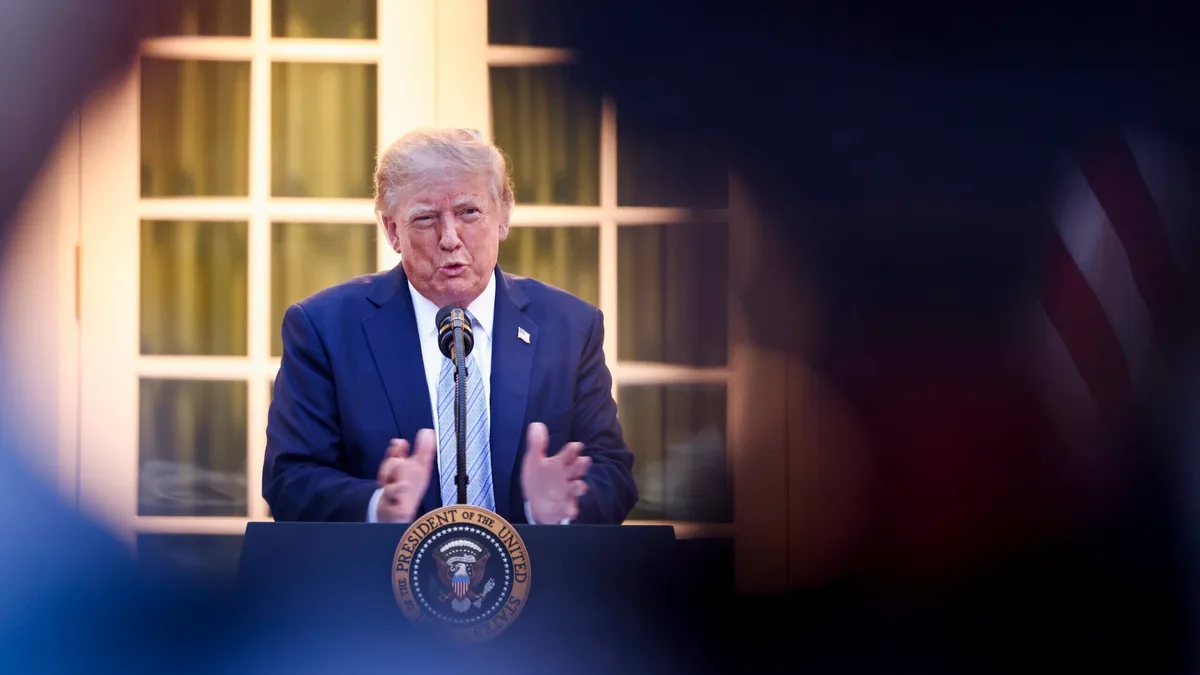Trump celebra “avanços importantes” para a instalação de base militar na Polónia