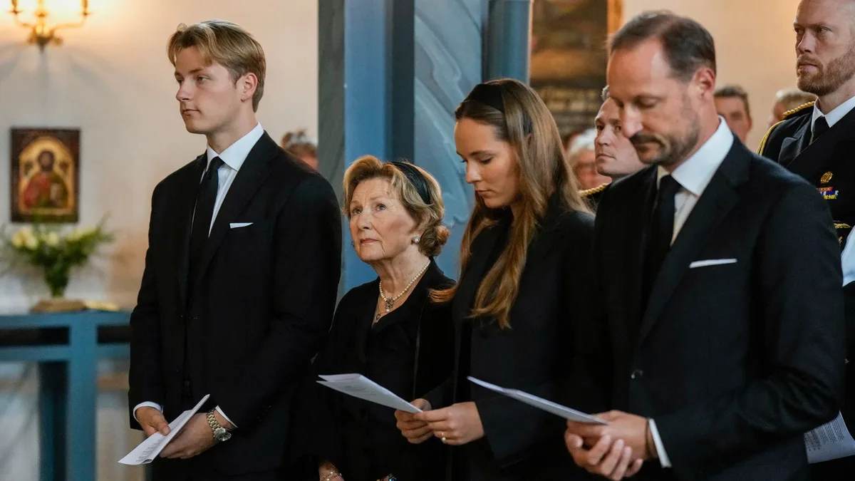 El dolor y la tristeza de la Familia Real noruega en el funeral del rey Harald marcado por una sonada ausencia