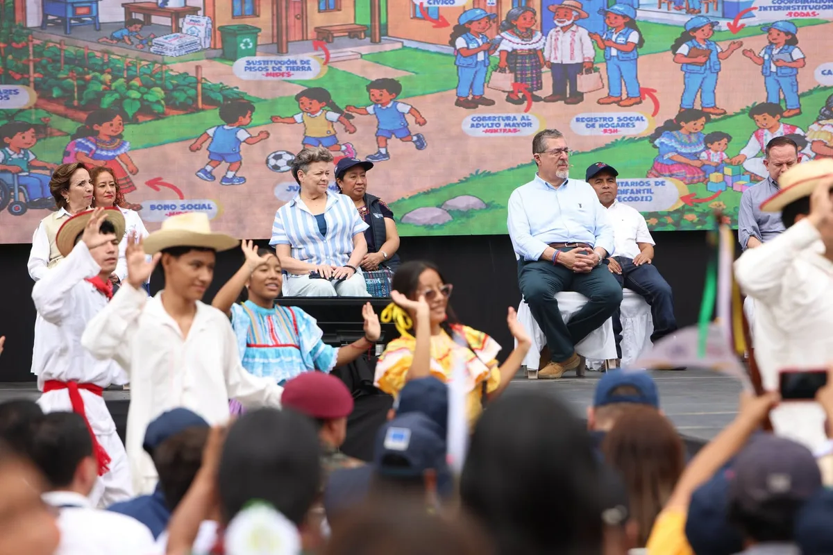 El presidente Bernardo Arévalo declara al área Ch’ortí de Chiquimula libre de pisos de tierra tras la intervención estatal
