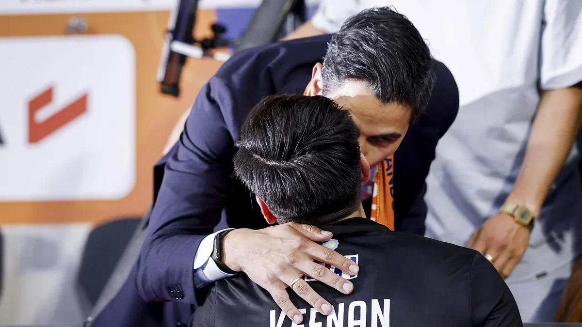 La broma de Nico Keenan a su pareja Rob Jetten, primer ministro de Países Bajos, tras la goleada de Los Leones en el Mundial de hockey