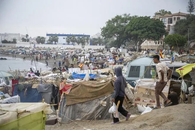 El Gobierno construirá dos centros permanentes con 1.600 plazas en Ceuta y Melilla para identificar a los inmigrantes