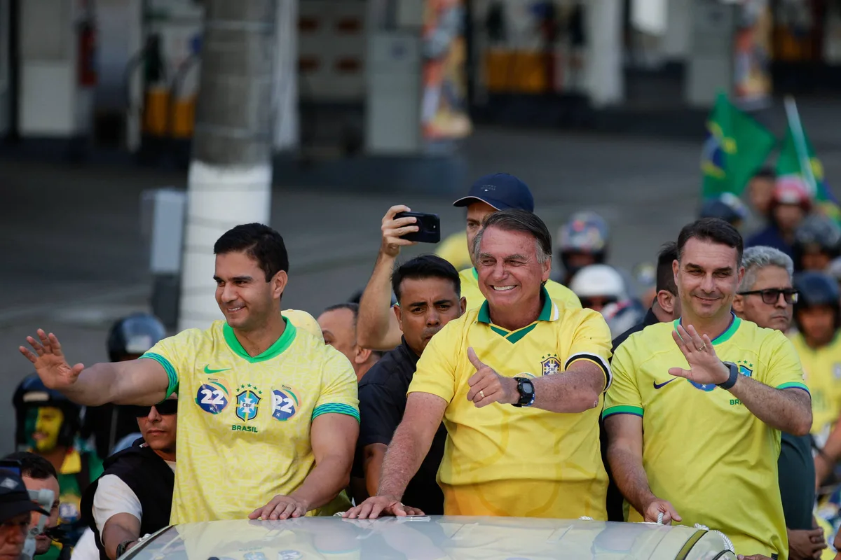 Polícia do RJ faz busca em empresa ligada a candidato do PL que usa sobrenome de Bolsonaro