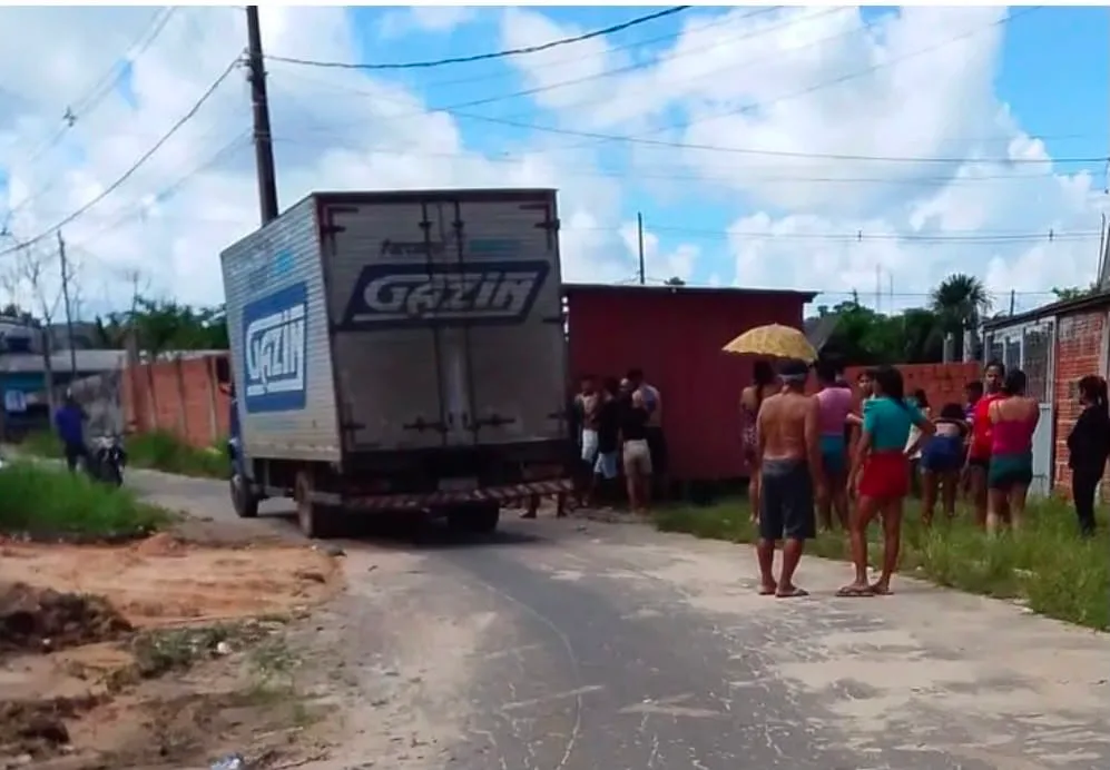 Motorista de caminhão que matou homem atropelado se apresentou a polícia e foi liberado
