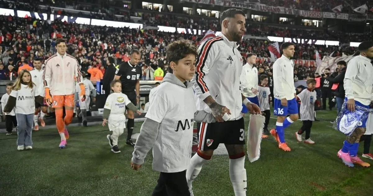 La piel de gallina de Trezeguet por ver a su hijo entrar al campo de juego del Monumental con el 11 de River