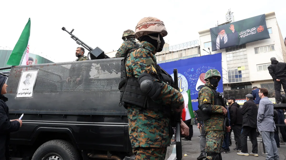 EUA lançam novos ataques no Irão, que promete “resposta militar” ao bloqueio naval