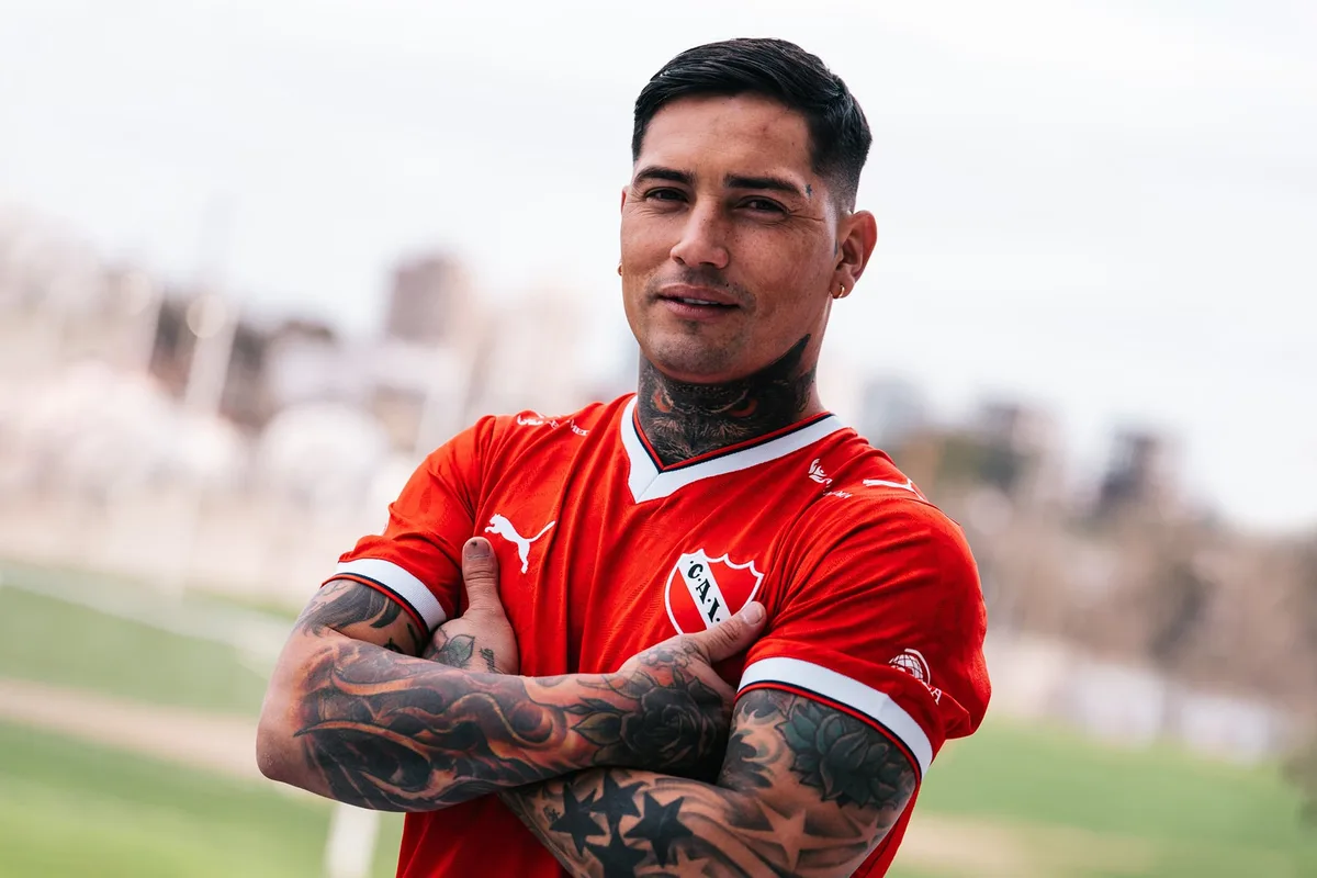 Estuvo preso, brilló en España, pero las lesiones lo perjudicaron: Ezequiel Ávila, el 9 que llega a Independiente