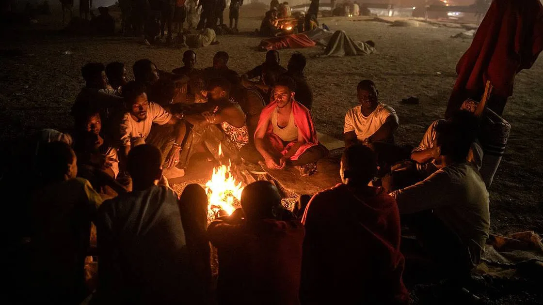 Ceuta: Governo espanhol abre 1800 vagas para habitação temporária de migrantes, enquanto oposição insiste na deportação geral