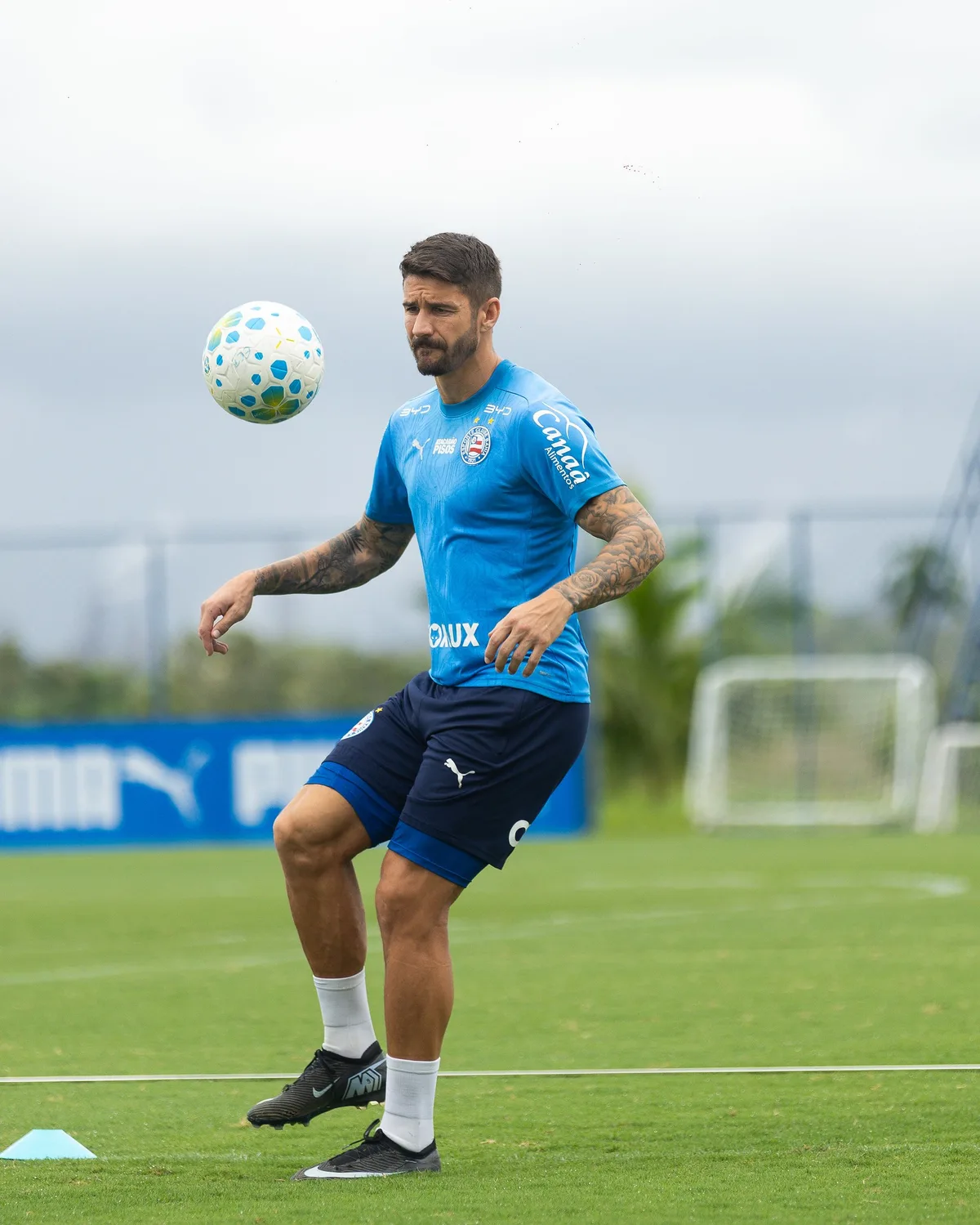 Everaldo, do Bahia, é denunciado no STJD por confusão em jogo contra Internacional