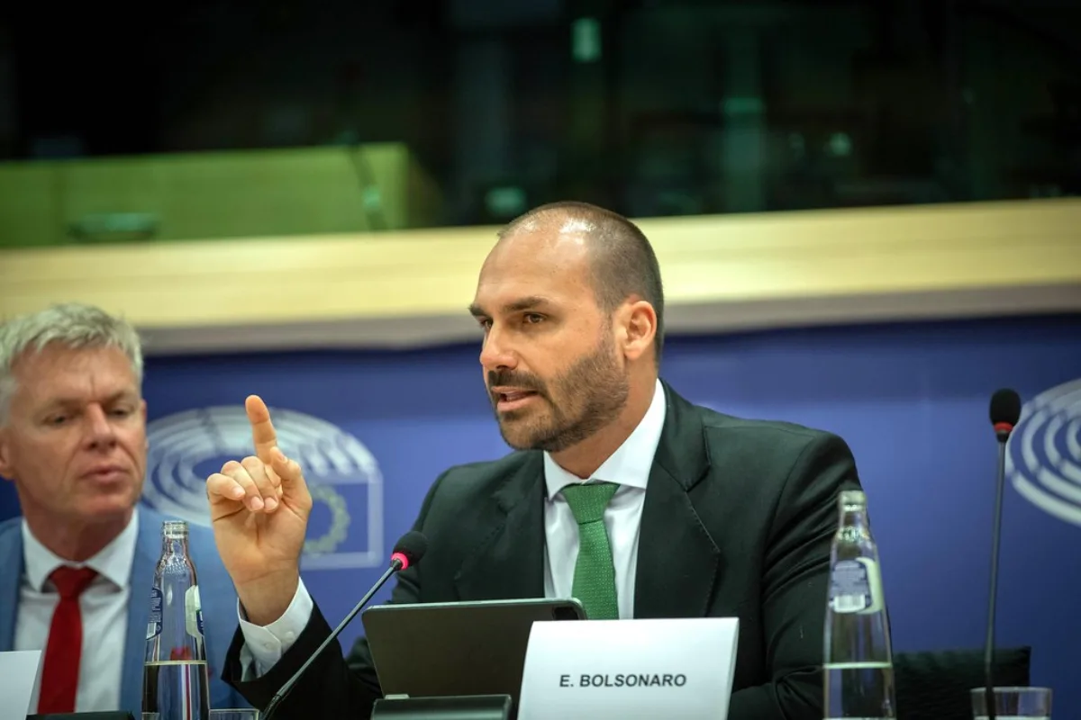 Eduardo Bolsonaro relaciona destino de André Mendonça ao resultado das urnas