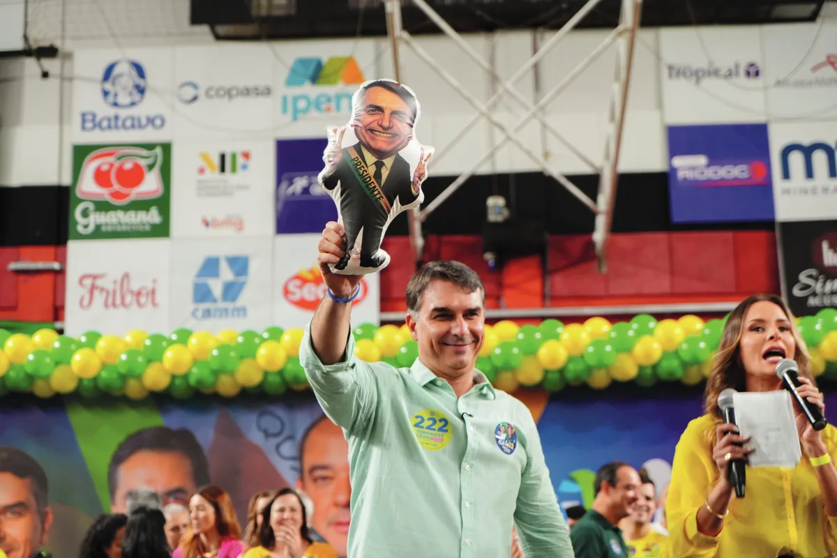 Flávio Bolsonaro ainda está longe do desempenho do pai contra Lula no Sul