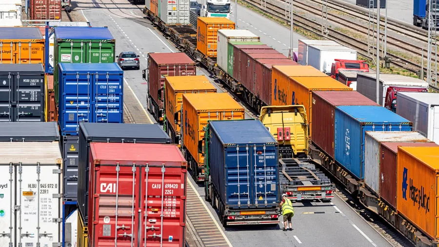 Konjunktur: Ministerium geht von schwächerer Konjunktur zur Jahresmitte aus