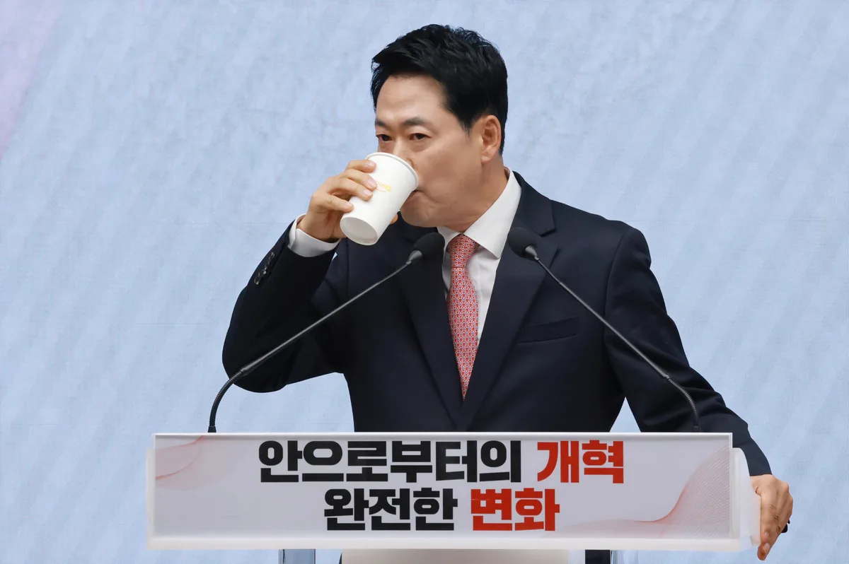 취임 1년 장동혁 “당원 주권 확대”... 비주류 “정청래 흉내내나, 빨리 용퇴하라”