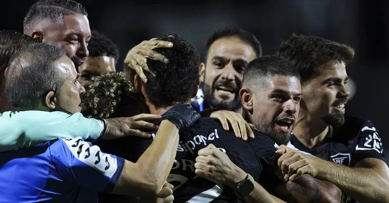Académico de Viseu derrota Vitória de Guimarães por 2-1