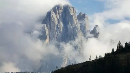 Wolken, Klippen, Kontraste: Die Bilder der Woche 41