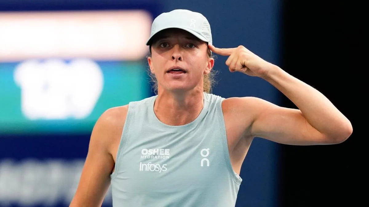 Defending champ, former winner cruise in Cincinnati