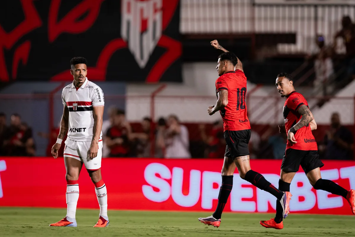 Marrony diz estar feliz com nova função no Atlético-GO