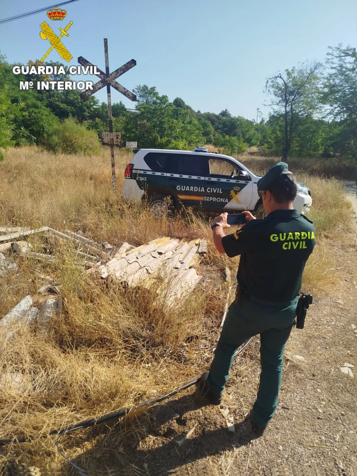 Guardia Civil de Cuenca detiene a tres personas por retirar placas de amianto y abandonarlas en un olivar