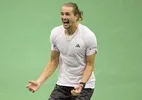 Zverev garante o número 1 no fim da temporada com queda de Alcaraz