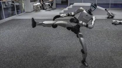 (g+) Künstliche Intelligenz: Ein Blick in die 'Roboter-Fitnessstudios', in denen Maschinen für ...