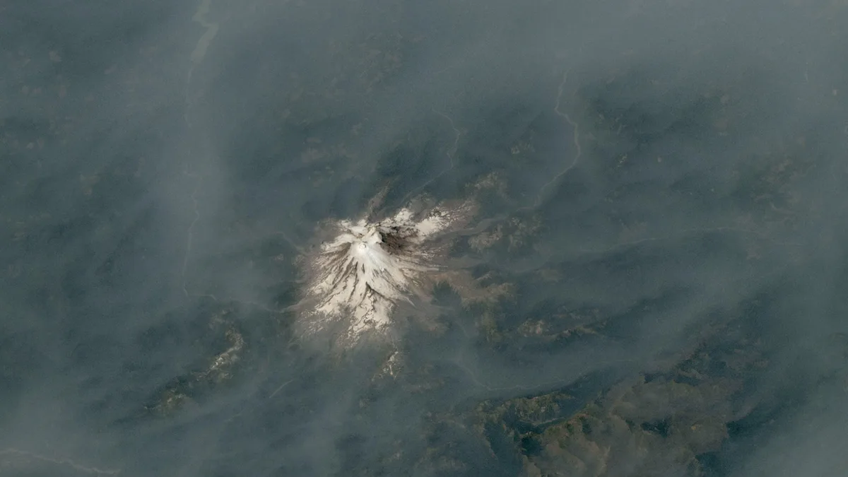 Wildfire smoke blankets volcanoes across the Pacific Northwest | Space photo of the day for Aug. 17, 2026