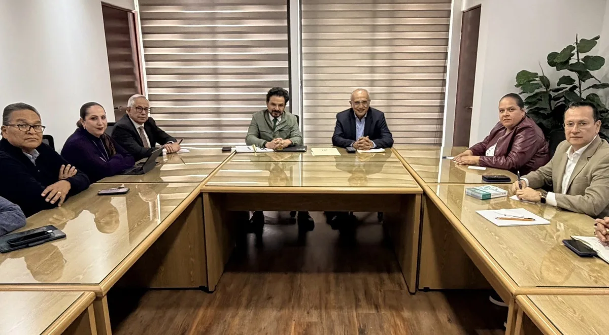 Gobierno federal y sindicato del IMSS instalan mesa para negociar aumento salarial
