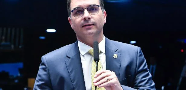 PT pede auditoria de emendas de Flávio Bolsonaro desde 2019