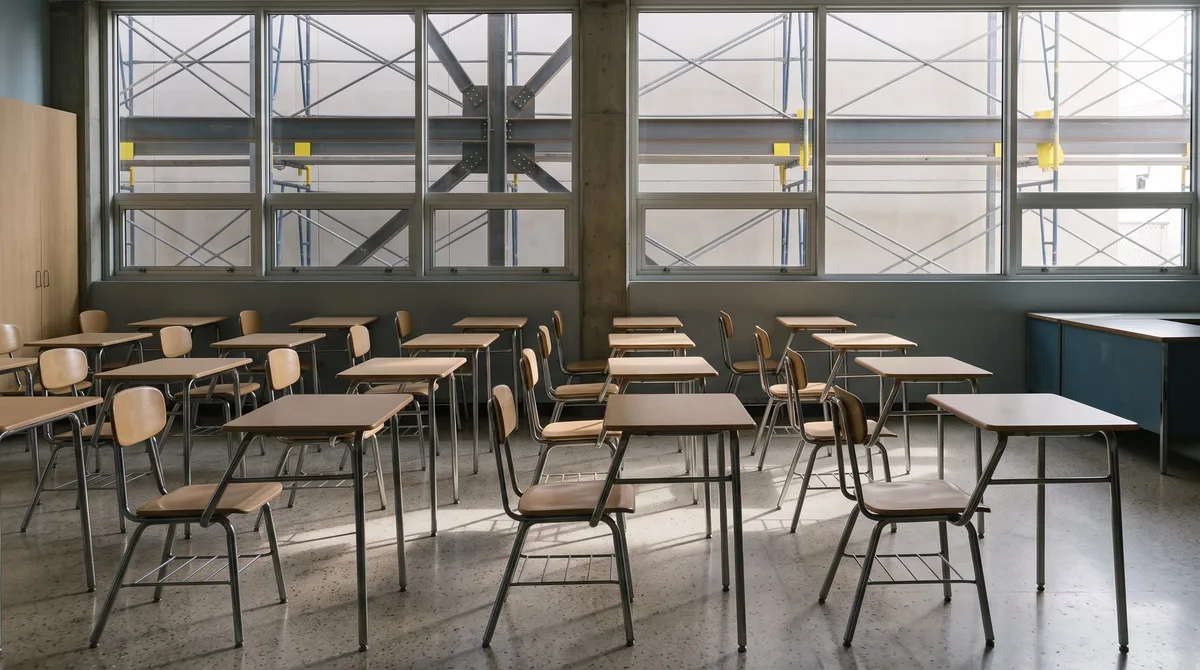 Los Ángeles perdió casi la mitad de sus alumnos y enfrenta un dilema: reconstruir escuelas o cerrarlas