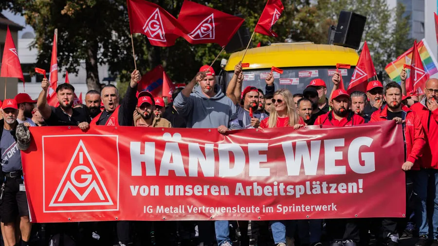 Gewerkschaften: IG-Metall-Bezirke wollen fünf Prozent mehr Geld und Jobsicherheit