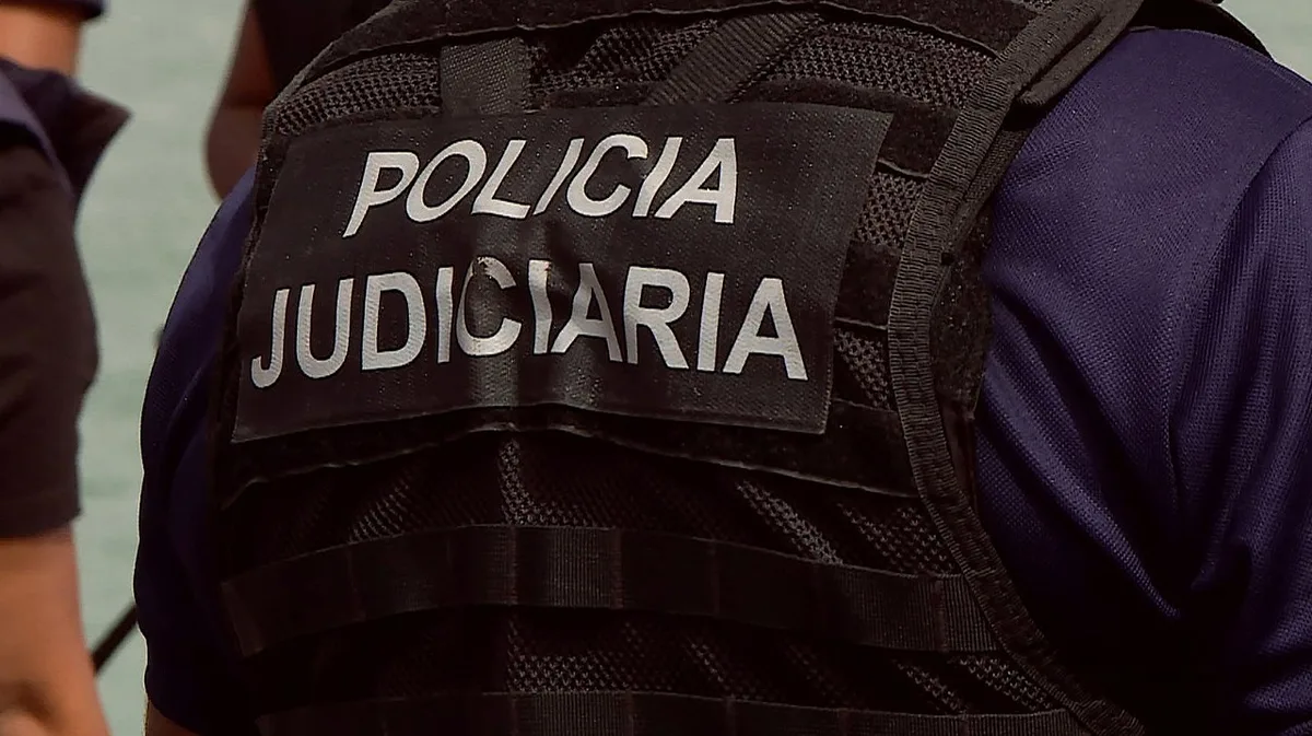 Falsos advogados e falsos polícias suspeitos de extorquir vítimas com ameaças e cobranças violentas