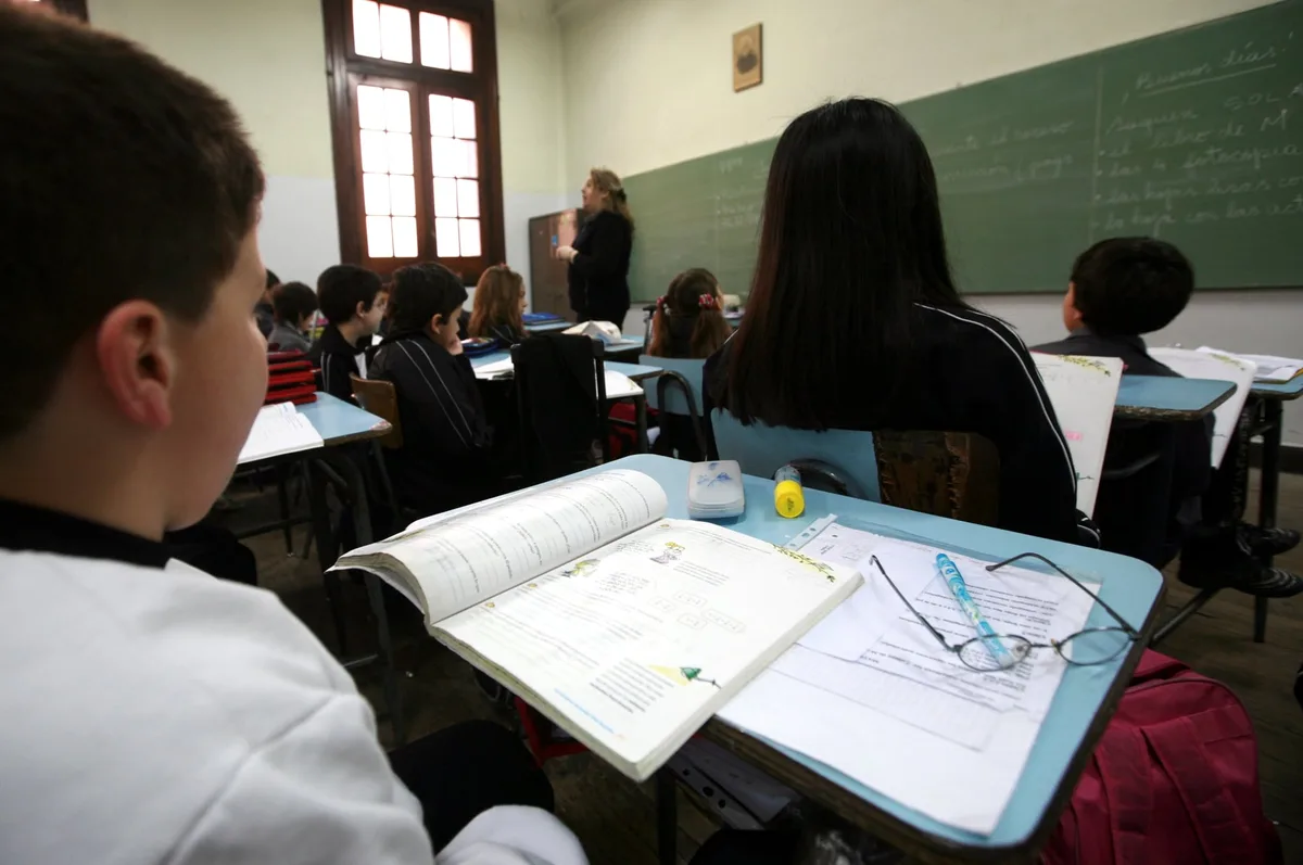 Voucher educativo: desde ahora, quienes adeuden cuotas escolares seguirán cobrando el beneficio