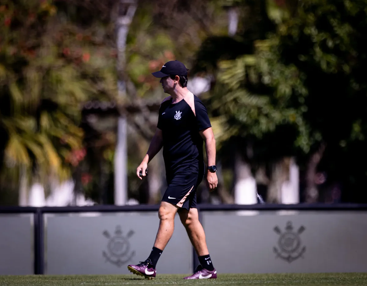 Titulares fazem regenerativo e Corinthians treina com jovens da base de olho no Coritiba