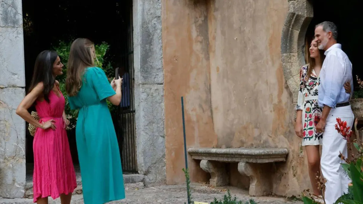 Los reyes de España y sus hijas, vacaciones privadas en Grecia