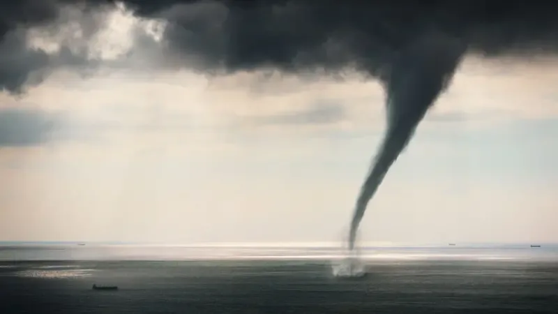 Tromba marina se formó sobre el Lago de Maracaibo en medio de fuertes precipitaciones