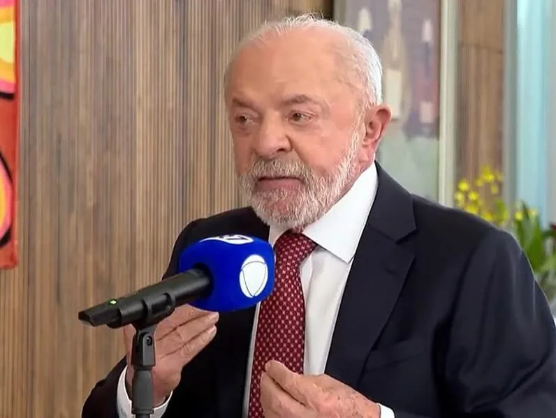 Para Lula, intervenção no Corinthians é "comprando jogador bom"