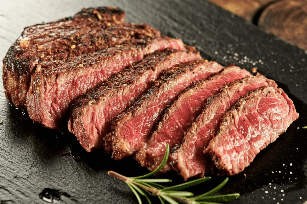 Bife na air fryer: este ingrediente comum na cozinha ajuda a manter a carne suculenta
